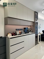 Buffet ARET de luxe discret avec vitrine en verre, rail de prises intelligent, rangement intégré, écologique, grand format pour salon