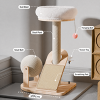 Arbre à chat en bois de chêne massif avec poteau à gratter en sisal, lit douillet en peluche, grande balle roulante, coussin amovible, tour à chat multifonctionnelle