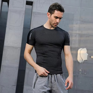 T-shirt de sport léger pour homme en maille, 100 % polyester, uni, vêtements de fitness, t-shirt à séchage rapide pour la salle de sport - Product Image 3