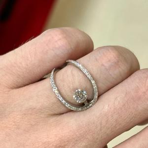 Bague en argent pur S925 avec un design creux en forme d'arche, sertie de diamants, plaquée or 18 carats, design haut de gamme, mode et luxe, simple et personnalisée - Product Image 4