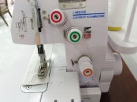 Mini machine à coudre surjeteuse métallique JK257 équipée d'une double aiguille pour la couture de tissus vestimentaires domestiques et industriels