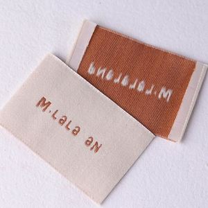 Etiquetas Tejidas Personalizadas de Lujo Ecológicas al por Mayor con Patrón Cuadrado y Borde Cortado con Láser para Etiquetas de Ropa de Marca - Product Image 3