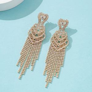 Boucles d'oreilles pendantes à pampilles et strass exagérés, style doré, pour femme, best-seller de la mode européenne et américaine, polyvalentes et sexy, idéales pour les banquets - Product Image 1