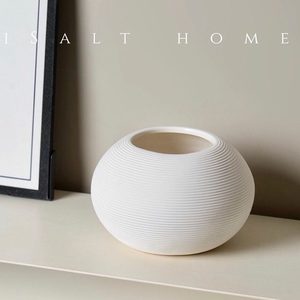 אור מודרני יוקרתי פשוט לבן תואם הכל אגרטל קטן קישוטי בית כלי פרחים קישוט אינסטגרם סִגְנוֹן מלאכת יד - Product Image 5