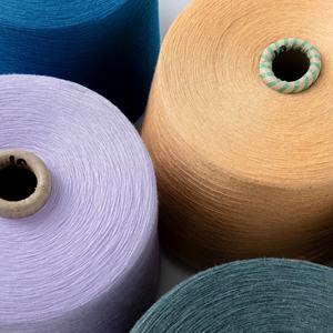 Fil de coton cardé teint 32S écologique, vente en gros, idéal pour le tricot à la main, les draps et les housses de couette - Product Image 3