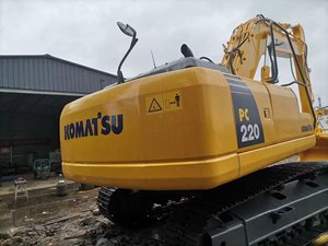 รถขุดคุณภาพสูง KOMATSU PC220 ความจุบุ้งกี๋ 1 เมตร ความจุ 22 ตัน สำหรับงานก่อสร้างถนนในชนบท รถขุดตีนตะขาบมือสองรุ่น PC220-8 - Product Image 6