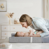 Compresser le coussin à langer portatif de couche de bébé avec la mousse imperméable de doublure de couverture souple contournée pour le voyage extérieur
