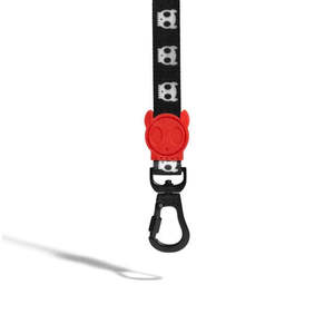 สายจูงสุนัขลายขาวดำ รุ่น Skull Leash 2.0 หัวเข็มขัดสีแดง - Product Image 4