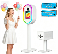 Photomaton ovale mobile avec cadre en aluminium, modèle Romans, compatible avec les appareils 12.9 - DSLR, pour location événementielle (mariages, fêtes)