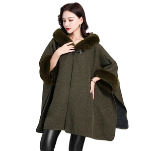 Capa con Capucha de Piel Sintética de Conejo para Mujer, Poncho Oversize con Mangas Murciélago, Suéter Tipo Capa para Actividades al Aire Libre y Bodas - Product Image 4