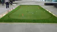 Mini-terrain de golf intérieur personnalisé de 1.5x3m avec drapeaux et coupes pour aides à la formation de golf