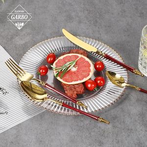 Ensemble de couverts de style vintage de luxe, couleur dorée, couteau à dîner, cuillère, fourchette avec manche rouge, acier inoxydable 18/8 - Product Image 5