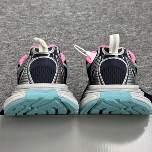 Venta al por mayor de las mujeres de encaje de malla de las zapatillas de deporte antideslizante transpirable impermeable de lujo de diseño zapatos Casuales - Product Image 5