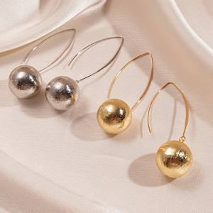 Pendientes de Gancho Redondos con Acabado Metálico en Spray, Estilo Europeo y Americano, de Alta Gama, Nicho, Sencillos, a <span class=keywords><strong>la</strong></span> Moda y con Personalidad - Product Image 4