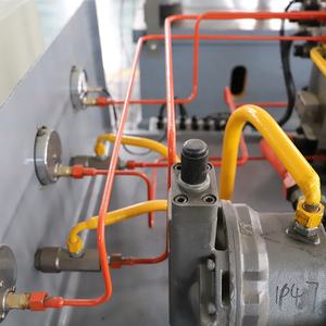 Presse hydraulique à emboutissage profond à quatre colonnes de 800 tonnes avec coussin - Product Image 6