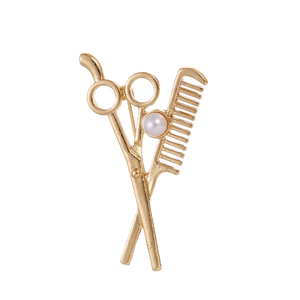 Vente chaude peigne en forme de ciseaux outils de <span class=keywords><strong>coupe</strong></span> de cheveux broche ciseaux peigne personnalisé femmes broche perle alliage barbier Badge - Product Image 6