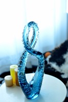 Objet d'art contemporain en verre soufflé rose, sculpture musicale abstraite faite à la main avec des formes fluides pour la décoration de maison de luxe