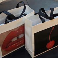 Ensemble de sacs en papier blanc imprimés sur mesure, multi-tailles, avec poignée en sangle noire pour boutique de cadeaux