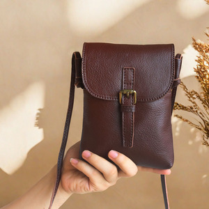 Bolso Bandolera para Teléfono de Cuero Genuino Hecho a Mano, Pequeño, Casual, Retro, con Hebilla de Cinturón, Color Café, Verano 2024 - Product Image 1