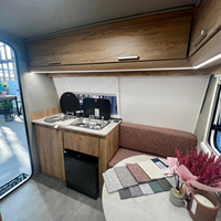 Petite caravane familiale, caravane de voyage remorquable pour les campings, les excursions familiales multi-étapes et les vacances en camping-caravane