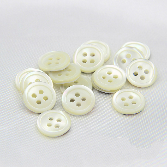 In Stock 4 Hole White Shell Button Natural Mother of Pearl Buttons for Clothing