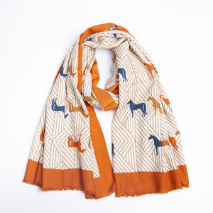 Châle en laine et soie à logo personnalisé, imprimé à carreaux, cape, écharpe, poncho, foulard pour automne-hiver, vente en gros directe usine - Product Image 2