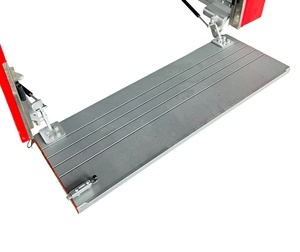 Estribo de Aluminio con Barra de Luz LED para Carrocería de Camioneta - Product Image 1