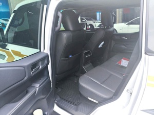 Toyota <span class=keywords><strong>Prado</strong></span> 2026 HEV 2.4T <span class=keywords><strong>TX</strong></span> 5 places 4x4 SUV Prêt à l'exportation Peinture d'origine FOB - Product Image 4