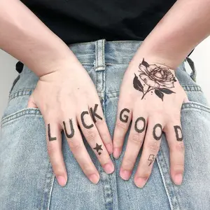 Henna tato palsu kecil, stiker tato palsu kata realistis, tato sementara jari tangan