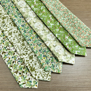 Cravate florale vert sauge pour homme, style décontracté, en coton biologique recyclé, avec poche, motif floral - Product Image 4