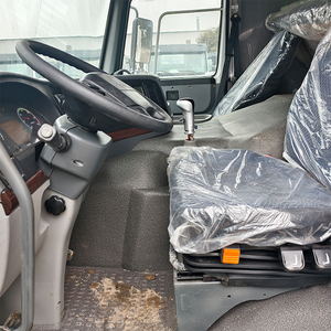 Camion-citerne à carburant Sinotruk Howo de 20 000 <span class=keywords><strong>litres</strong></span> à 25 000 <span class=keywords><strong>litres</strong></span> avec 5 compartiments - Product Image 6