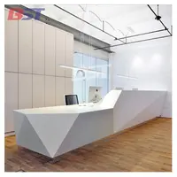 लक्जरी डिजाइन सफेद कृत्रिम पत्थर कार्यालय फर्नीचर हीरा रिसेप्शन डेस्क