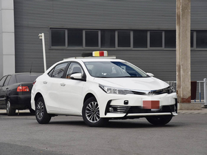 無事故・低走行距離の2018年式トヨタカローラ、プレミアム中古車。 - Product Image 1