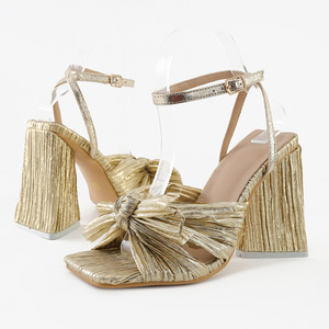 Sandales à talons pour femmes, talon épais doré, bout ouvert, décorées d'un nœud, élégantes, tendance, couleur unie, style rétro - Product Image 1