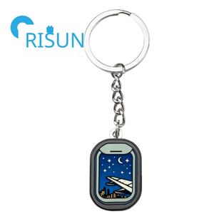 Porte-clés émaillé personnalisé avec vue de fenêtre d'avion Porte-clés mignon dessin animé Kawaii Porte-clés de voyage fenêtre d'avion du ciel en métal - Product Image 4