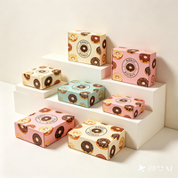 Boîte en carton blanc imprimée numériquement sur mesure, production en 72h, emballage recyclable pour boutique de donuts