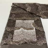 Tissu brodé de fleurs perlées pour robes de mariée et robes de soirée