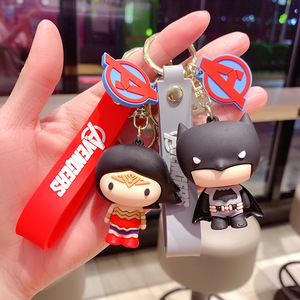 Llaveros al por mayor: Novedosos llaveros <span class=keywords><strong>de</strong></span> dibujos animados <span class=keywords><strong>de</strong></span> <span class=keywords><strong>Marvel</strong></span> y DC (Batman, <span class=keywords><strong>Mujer</strong></span> <span class=keywords><strong>Maravilla</strong></span>) <span class=keywords><strong>de</strong></span> goma suave 3D, colgantes antipérdida, regalo. - Product Image 3