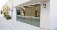 Porte de garage moderne en aluminium trempé 9x8 16x7 sectionnelle à vue complète pour villas porte compétitive en plexiglas