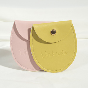 Bolsa con solapa y botón a presión de PU con base redonda, 8x8.5cm, con logo en relieve, estuche de almacenamiento para joyería, para pendientes o adornos. - Product Image 2