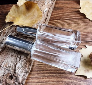 Spot per il commercio all'ingrosso bottiglia di <span class=keywords><strong>profumo</strong></span> di vetro 30ml vite di <span class=keywords><strong>acqua</strong></span> portatile di ricarica fine bottiglia dello spruzzo trasparente cosmetici bottiglia separata - Product Image 4