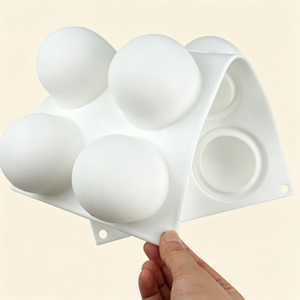 Moule en silicone en forme de boule 3D - Réutilisable, résistant à la chaleur, non toxique pour la cuisson de gâteaux mousse, de chocolats et de desserts (compatible lave-vaisselle) - Product Image 4