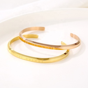 Bracciale <span class=keywords><strong>da</strong></span> <span class=keywords><strong>Donna</strong></span> Ispirato ai Designer, Gioielli all'Ingrosso con Logo Personalizzato Inciso 'Be the Change', in Acciaio Inox Placcato Oro 18K - Product Image 3