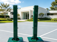 Poteau de pickleball vert thermolaqué, tube en acier 80x80 mm, hauteur 1070 mm, plaque de base 320x320 mm, montage en surface pour entraînement sur terrain