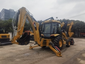 Tractopelle d'occasion japonaise, fabriquée au Japon, de marque Caterpillar, modèle CAT420F, avec une excellente qualité. - Product Image 6