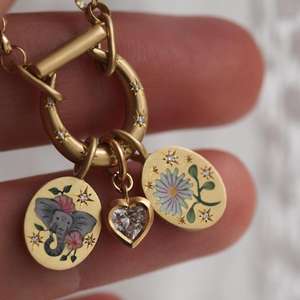 <span class=keywords><strong>Collana</strong></span> con chiusura a <span class=keywords><strong>ferro</strong></span> <span class=keywords><strong>di</strong></span> <span class=keywords><strong>cavallo</strong></span> in acciaio inossidabile con smalto dipinto a mano <span class=keywords><strong>collana</strong></span> con pendente ovale verde fiore <span class=keywords><strong>di</strong></span> elefante - Product Image 1