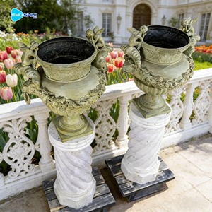 Urna Clásica de Bronce Antiguo con Relieve |   Maceta Grande Personalizada con Diseño de Flor Romana y Cabeza de León Fundida para Decoración de Hogar de Lujo - Product Image 4