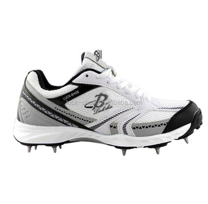 Le plus récent design meilleure qualité chaussures <span class=keywords><strong>de</strong></span> cricket personnalisé chaussures <span class=keywords><strong>de</strong></span> cricket <span class=keywords><strong>de</strong></span> gazon avec des pointes en métal pas cher - Product Image 1