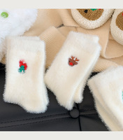 Chaussettes quotidiennes pour femmes en polyester antibactérien à motif géométrique, tricotées en maille blanche, douces et tendance, pour l'automne et l'hiver