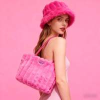 Sac fourre-tout d'hiver en PU peluche de haute qualité personnalisé, sac à main de luxe pour femme avec ensemble chapeau, idéal pour cadeau, fournisseur en gros